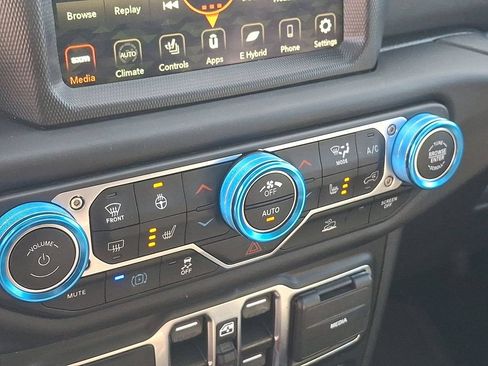 Used 2023 Jeep Wrangler Unlimited Sahara w/ Cold Weather Group AWD/4WD image 16