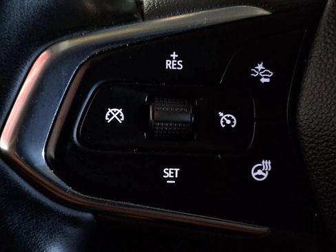 Used 2025 Chevrolet Trax ACTIV w/ Sunroof Package FWD image 28