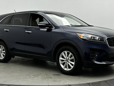 Used 2019 Kia Sorento LX image 3