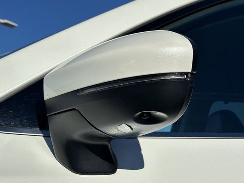 Certified 2023 Nissan Pathfinder SL w/ Lighting Package (N92) image 11