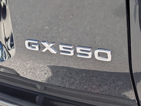 Certified 2025 Lexus GX 550 w/ Accessory Package (2T) AWD/4WD image 9