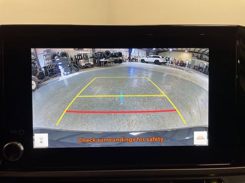 Used 2025 Toyota Camry SE image 10