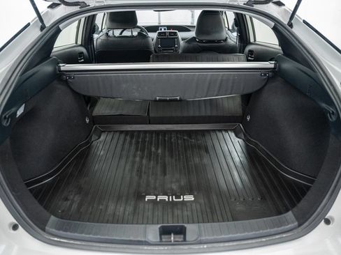 Certified 2021 Toyota Prius FWD image 11