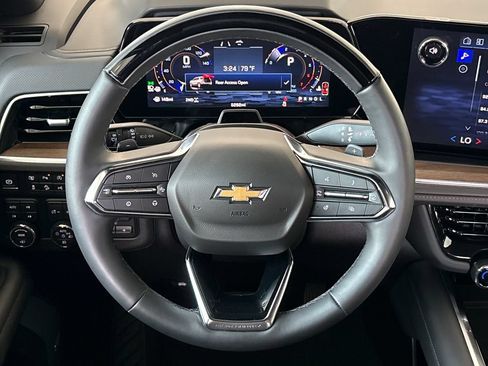 Used 2026 Chevrolet Suburban High Country AWD/4WD image 21