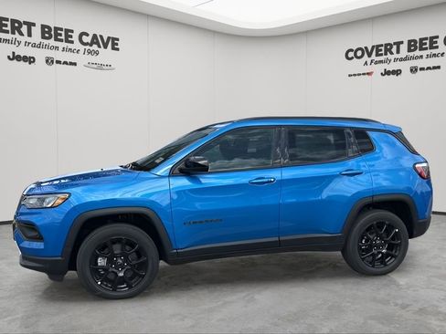 New 2026 Jeep Compass Latitude image 4