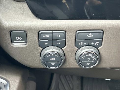 Used 2022 Chevrolet Silverado 1500 RST image 28