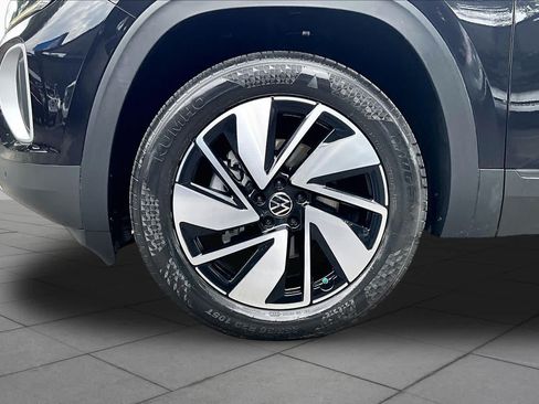 Used 2024 Volkswagen Atlas SE AWD/4WD image 11