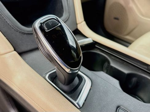 Used 2019 Cadillac XT5 FWD image 17