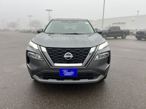 Used 2022 Nissan Rogue SV image 3