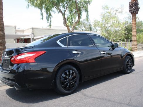 Used 2016 Nissan Altima 2.5 S w/ Interior Lighting Package FWD image 2