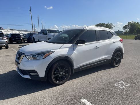 Used 2020 Nissan Kicks SR FWD image 4