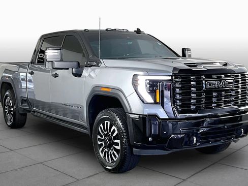 Used 2024 GMC Sierra 2500 Denali Ultimate AWD/4WD image 3