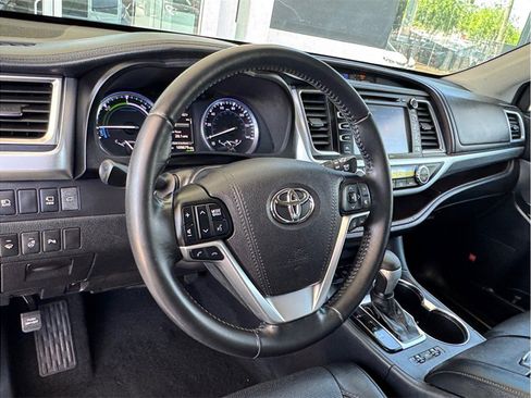 Used 2017 Toyota Highlander Limited Platinum AWD/4WD image 25