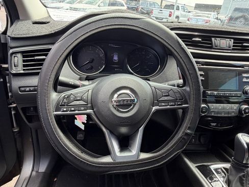Used 2018 Nissan Rogue Sport S FWD image 12