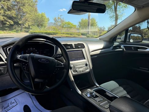 Used 2019 Ford Fusion SE image 14