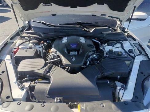 Used 2022 Maserati Quattroporte Modena image 16