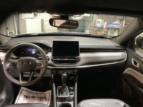 Used 2023 Jeep Compass Latitude image 20