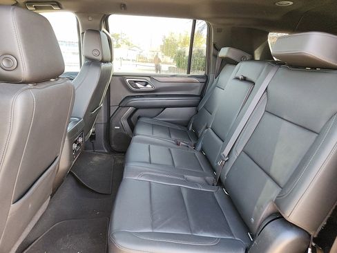 Used 2022 Chevrolet Suburban LT image 9