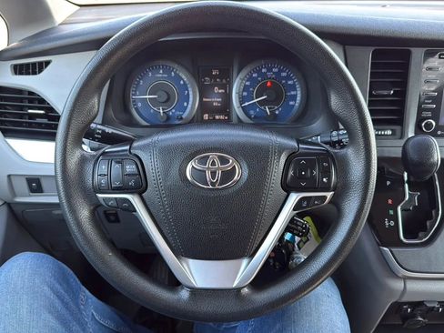 Used 2020 Toyota Sienna LE FWD image 10