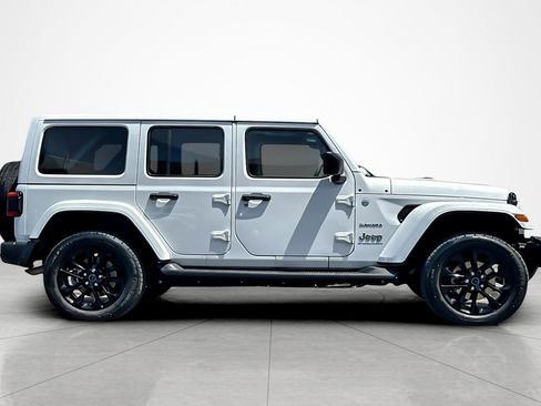 Used 2024 Jeep Wrangler Unlimited Sahara AWD/4WD image 6