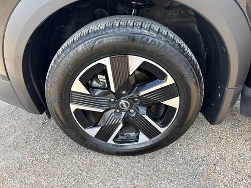 Certified 2025 Nissan Kicks SV AWD/4WD image 11