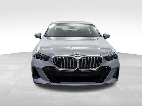 Used 2026 BMW 530i xDrive w/ M Sport Package image 9