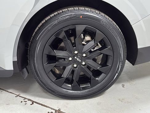 Used 2024 Kia Carnival SX image 24