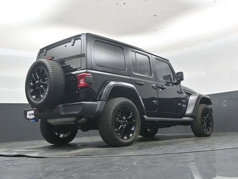 Used 2022 Jeep Wrangler Unlimited Sahara w/ Cold Weather Group AWD/4WD image 39