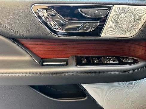 Used 2022 Lincoln Navigator Reserve AWD/4WD image 10