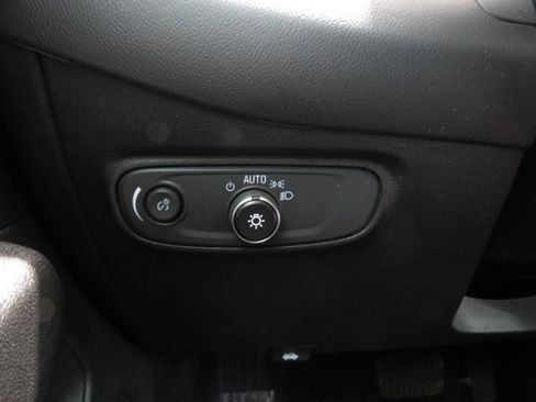 Used 2020 Chevrolet Equinox LS FWD image 22