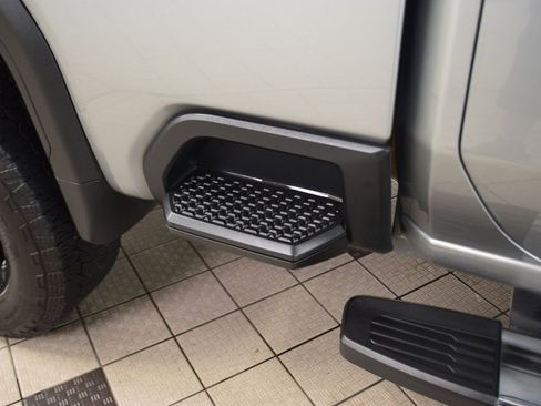 Used 2024 GMC Sierra 2500 Denali w/ Denali Reserve Package image 18