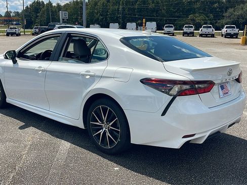 Used 2024 Toyota Camry SE image 6