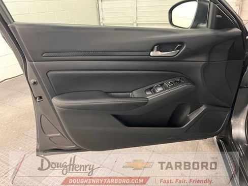 Used 2025 Nissan Altima 2.5 SV FWD image 28