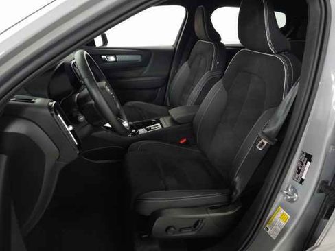 Certified 2025 Volvo XC40 B5 Plus image 18