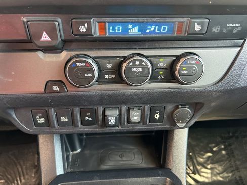 Used 2019 Toyota Tacoma TRD Sport image 36