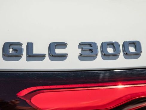 Used 2025 Mercedes-Benz GLC 300 4MATIC image 5