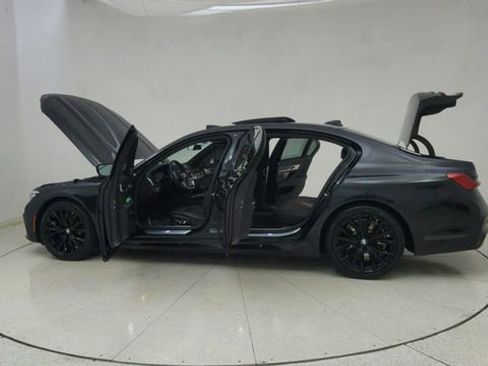 Used 2022 BMW 750i xDrive w/ Executive Package AWD/4WD image 73