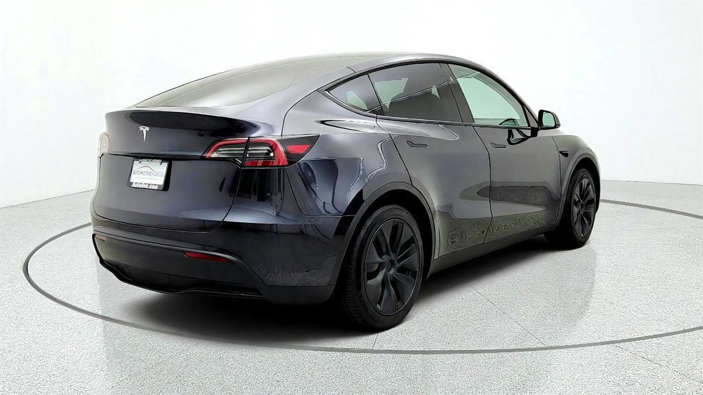 Used 2025 Tesla Model Y Long Range RWD image 5