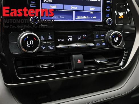 Used 2021 Toyota Highlander L AWD/4WD image 20