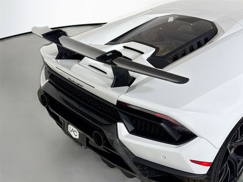 Used 2018 Lamborghini Huracan image 34