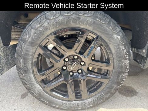 Used 2024 Chevrolet Silverado 1500 LT Trail Boss w/ LT Trail Boss Premium Package AWD/4WD image 9