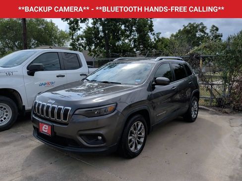 Used 2019 Jeep Cherokee Latitude Plus w/ Comfort/Convenience Group FWD image 3
