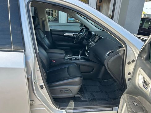 Used 2020 Nissan Pathfinder SL image 31