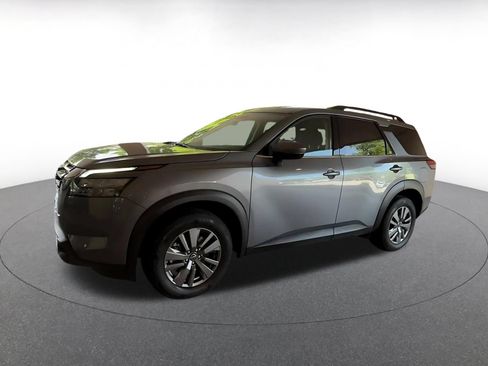 Used 2025 Nissan Pathfinder SV FWD image 7