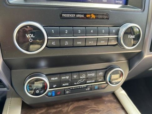 Used 2020 Ford Expedition Platinum AWD/4WD image 32