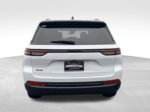 New 2025 Jeep Grand Cherokee Altitude image 6