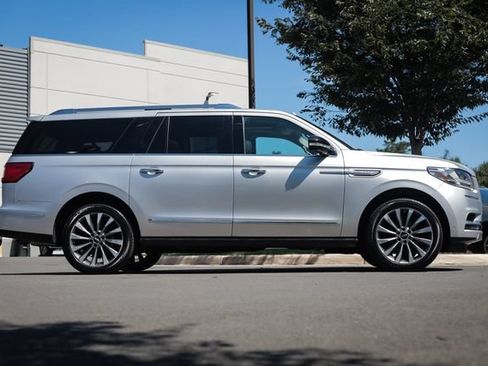 Used 2018 Lincoln Navigator L Select w/ Technology Package AWD/4WD image 11