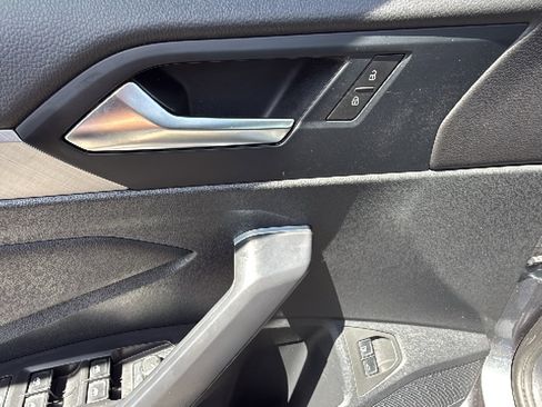 Used 2024 Volkswagen Jetta SE FWD image 16
