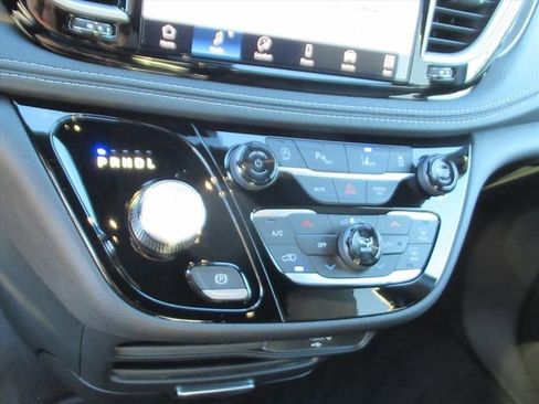 New 2026 Chrysler Pacifica Select image 24