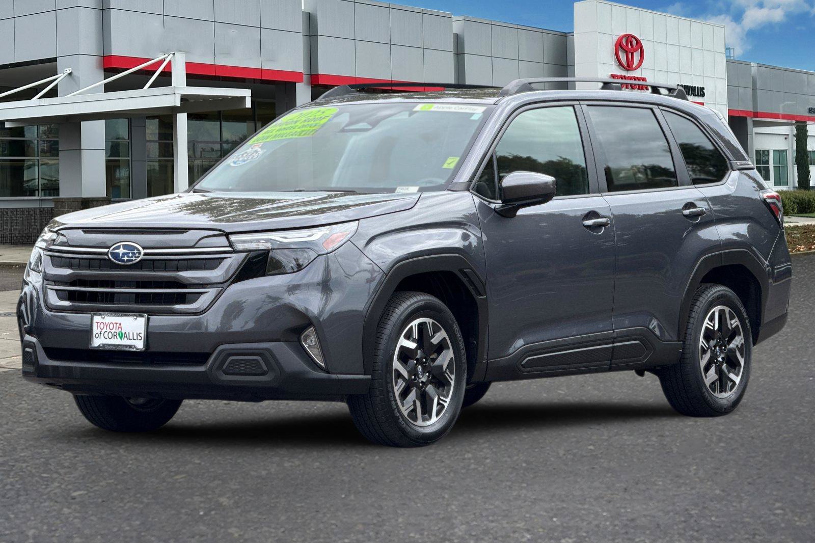 Used 2025 Subaru Forester Premium AWD/4WD image 8